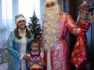 <br />
        Дед Мороз и Снегурочка перед Новым годом посещают семьи сотрудников Госавтоинспекции    