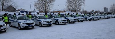 <br />
        Сотрудники Госавтоинспекции Новосибирской области получили ключи от новых служебных автомобилей    