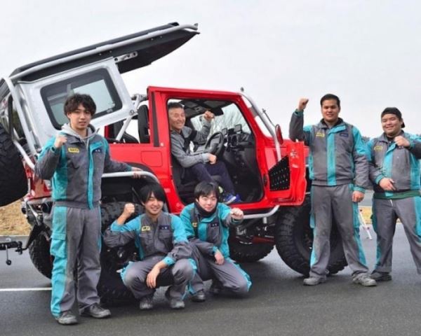 <br />
			Японские студенты превратили Suzuki Jimny во внедорожного монстра (13