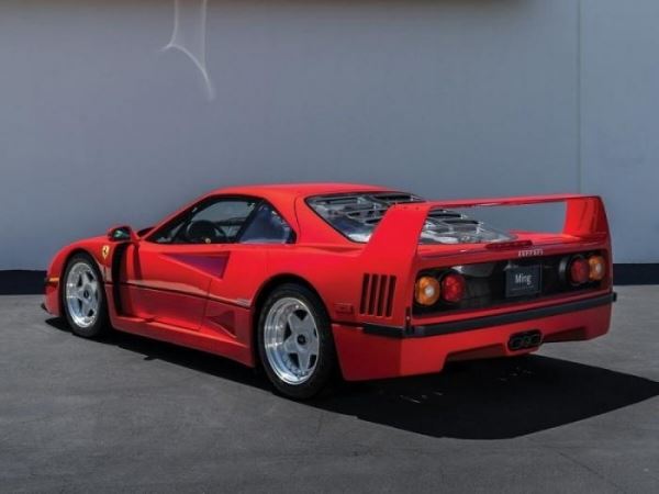<br />
			В США за 21 000 долларов продается фальшивый Ferrari F40 (10 фото)