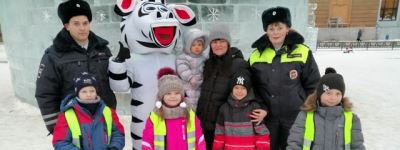 <br />
        Сотрудники Госавтоинспекции Свердловской области напоминают детям о безопасности на дороге во время зимних прогулок    