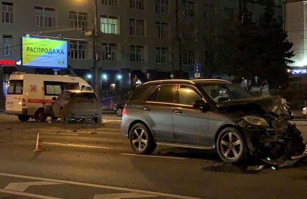 <br />
Скорая помощь попала в ДТП в Москве<br />
