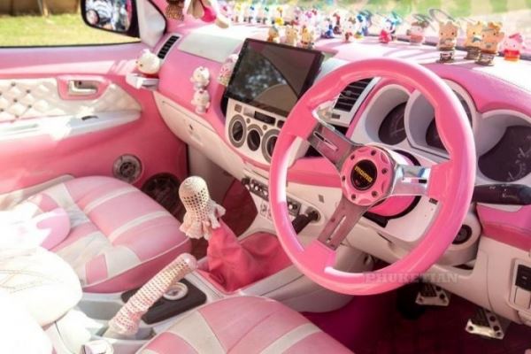 <br />
			Toyota Hilux Vigo — передвижной бар Hello Kitty (8 фото)