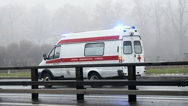 <br />
Автомобиль сбил женщину на пешеходном переходе на западе Москвы<br />
